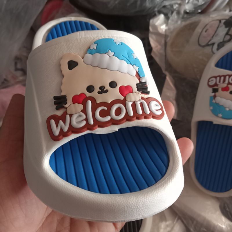 Dép bánh mỳ hình mèo tuyết cho bé