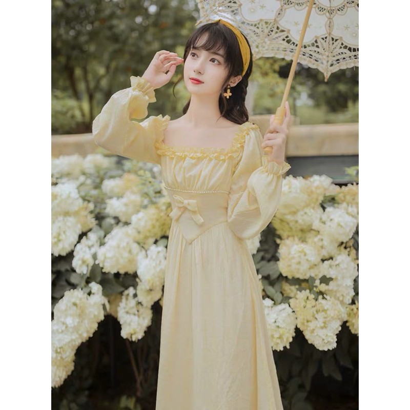 Váy vàng tiểu thư