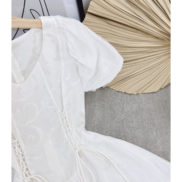 ĐẦM MIDI TRẮNG CỔ TIM ĐAN EO TAY BỒNG