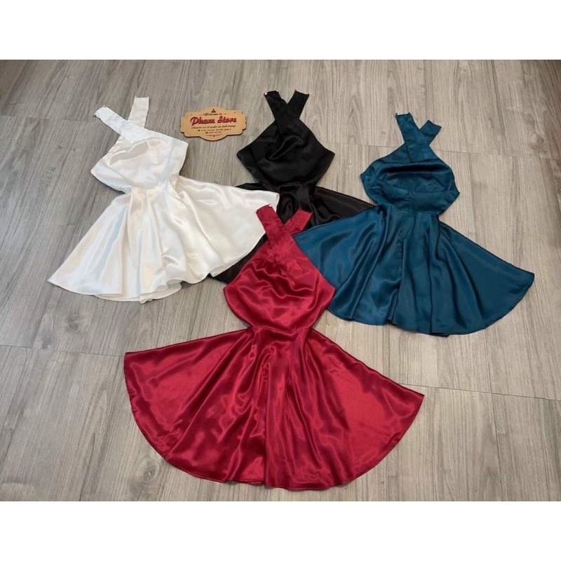 Đầm xòe cổ yếm phi bóng