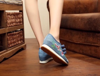 Giày thêu thể thao( Có sẵn size 36 ,38màu đen ,hàng oder ko có sẵn)