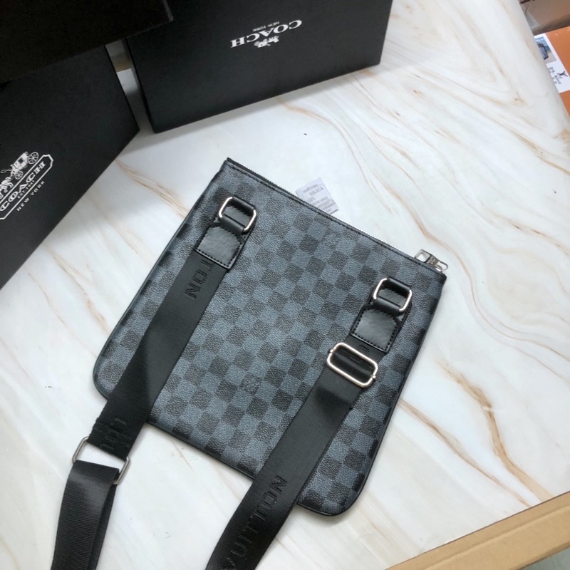 TÚI ĐEO CHÉO LV NAM SIZE 26 SMANO