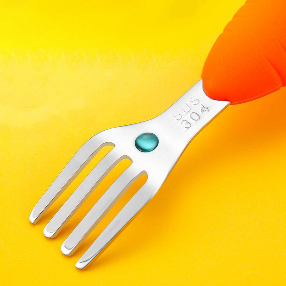 Bộ Muỗng Nĩa Bằng Inox Tay Cầm Ngắn Hình Củ Cà Rốt Dễ Thương Cho Bé