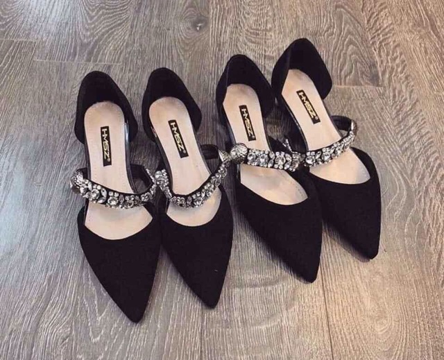 Giày bệt quai đính đá