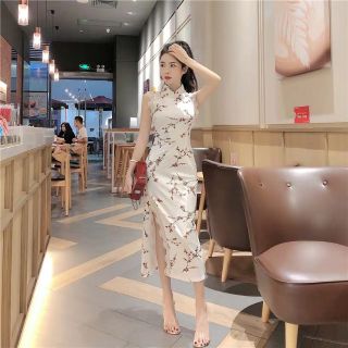 Sườn xám cách tân hoa đào