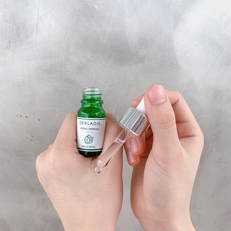 Chấm Mụn Tràm Trà Xẹp Mụn, Khô Cồi Sau 72H Derladie Herbal Ampoule For Blemish 10ML