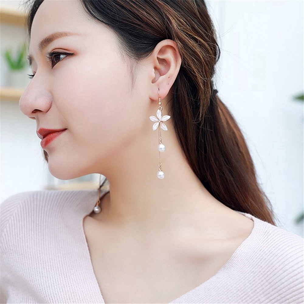 Khuyên tai dáng dài phối hoa thời trang xinh xắn cho nữ