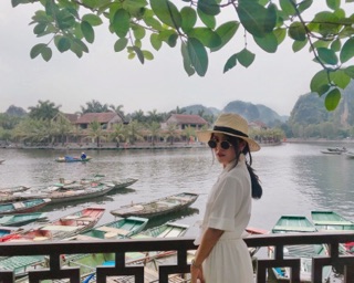 Áo sơ mi tay ngắn trắng
