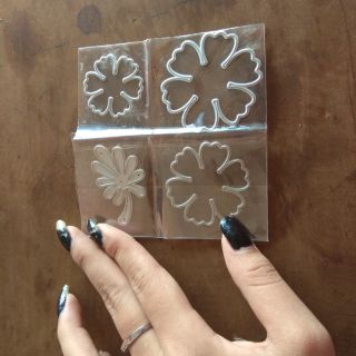 Khuôn cắt giấy hình hoa