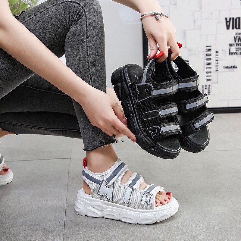 GIÀY SANDAL NỮ ĐẾ CAO BA QUAI DÁN PHẢN QUANG SIÊU XINH