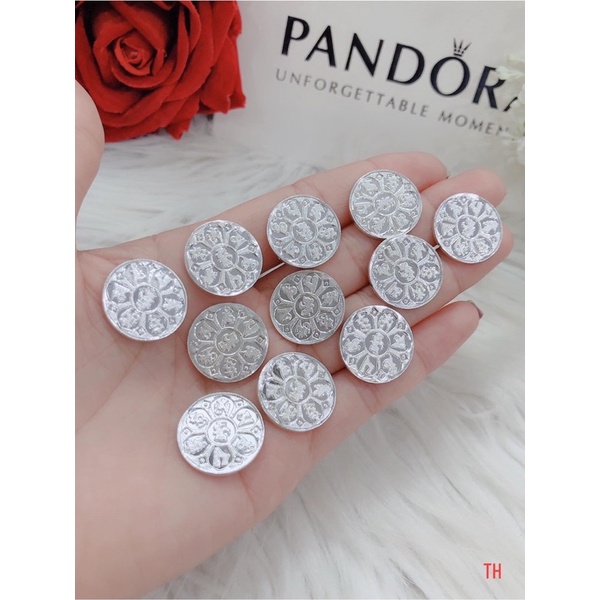 Đồng xu bạc cạo gió có hoa văn