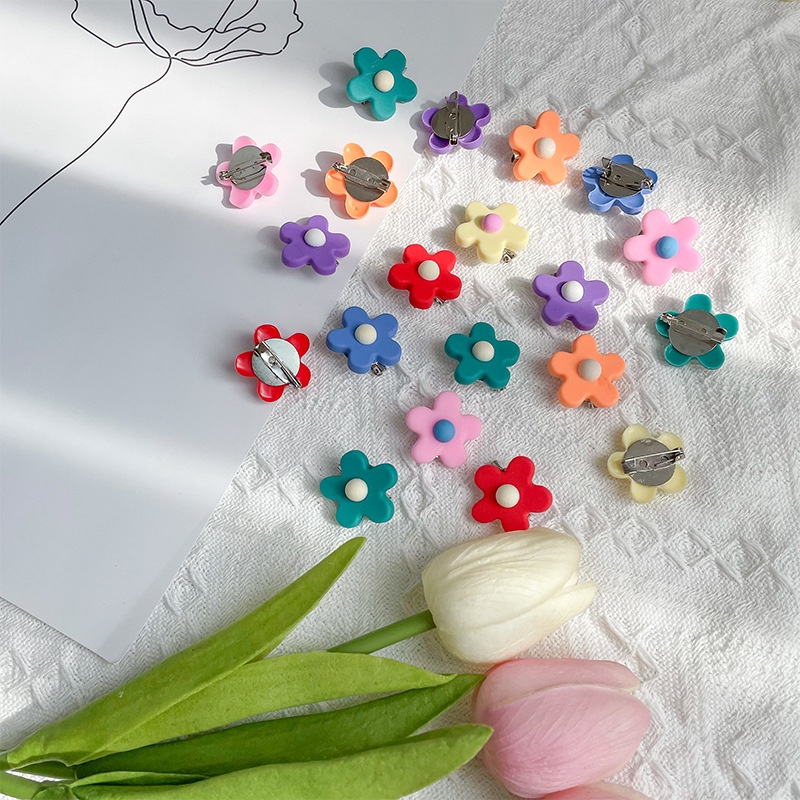 Huy hiệu cài áo hình bông hoa màu sắc