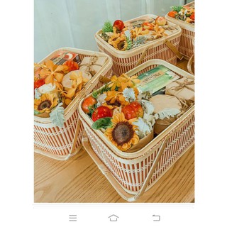 Làn tre màu đỏ đựng quà bánh kẹo sang trọng