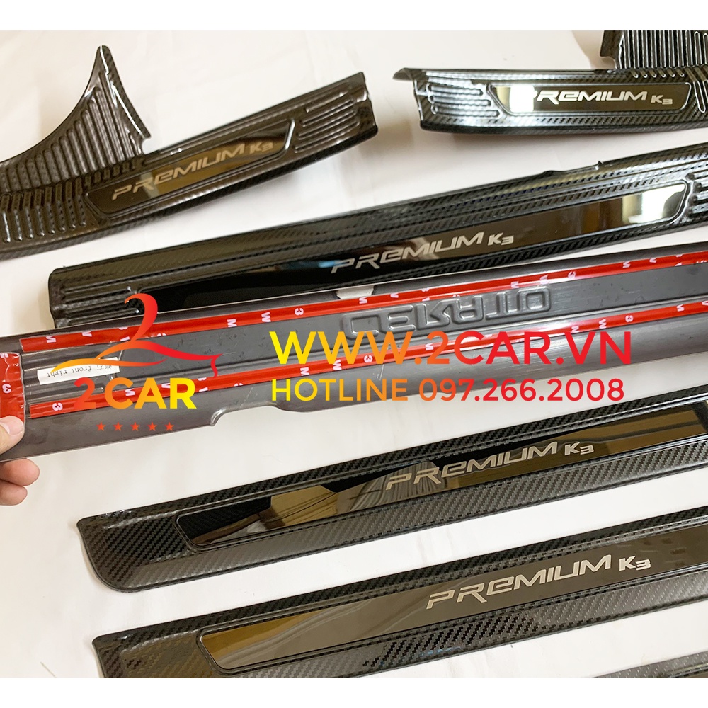 Ốp bậc cửa, nẹp bước chân CARBON xe KIA K3 2021- 2022- 2023 vân CACBON cao cấp