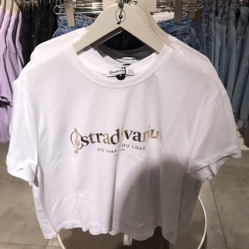 Áo Thun Crop Top In Logo Stradivarius Mới Arival