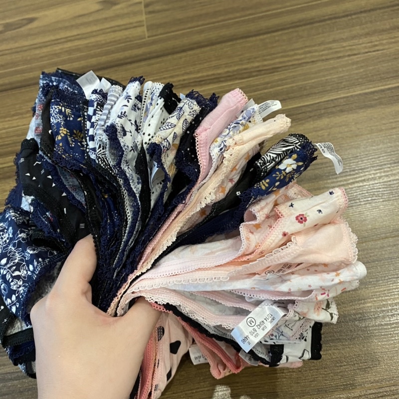 Quần tam giác hoạ tiết