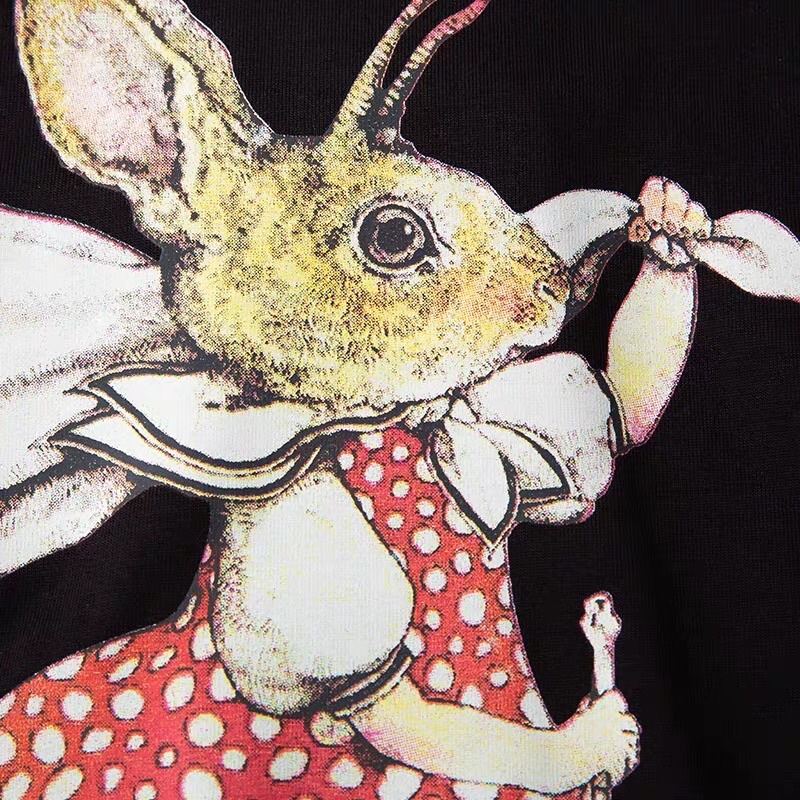 Áo thun đen mix ren Jessyline