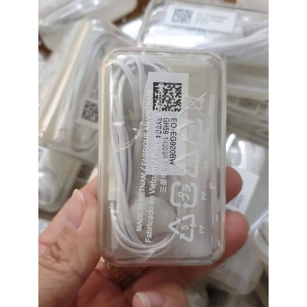 Tai nghe nhét tai sử dụng nghe nhạc, đàm thoại, có núm kèm theo loại zin nhà máy ổn định, nghe hay