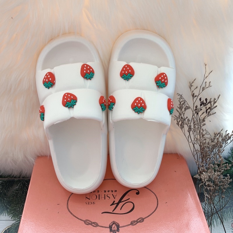 Dép nữ quai ngang đế bánh mì Chao gắn họa tiết hoa quả dâu đế siêu nhẹ