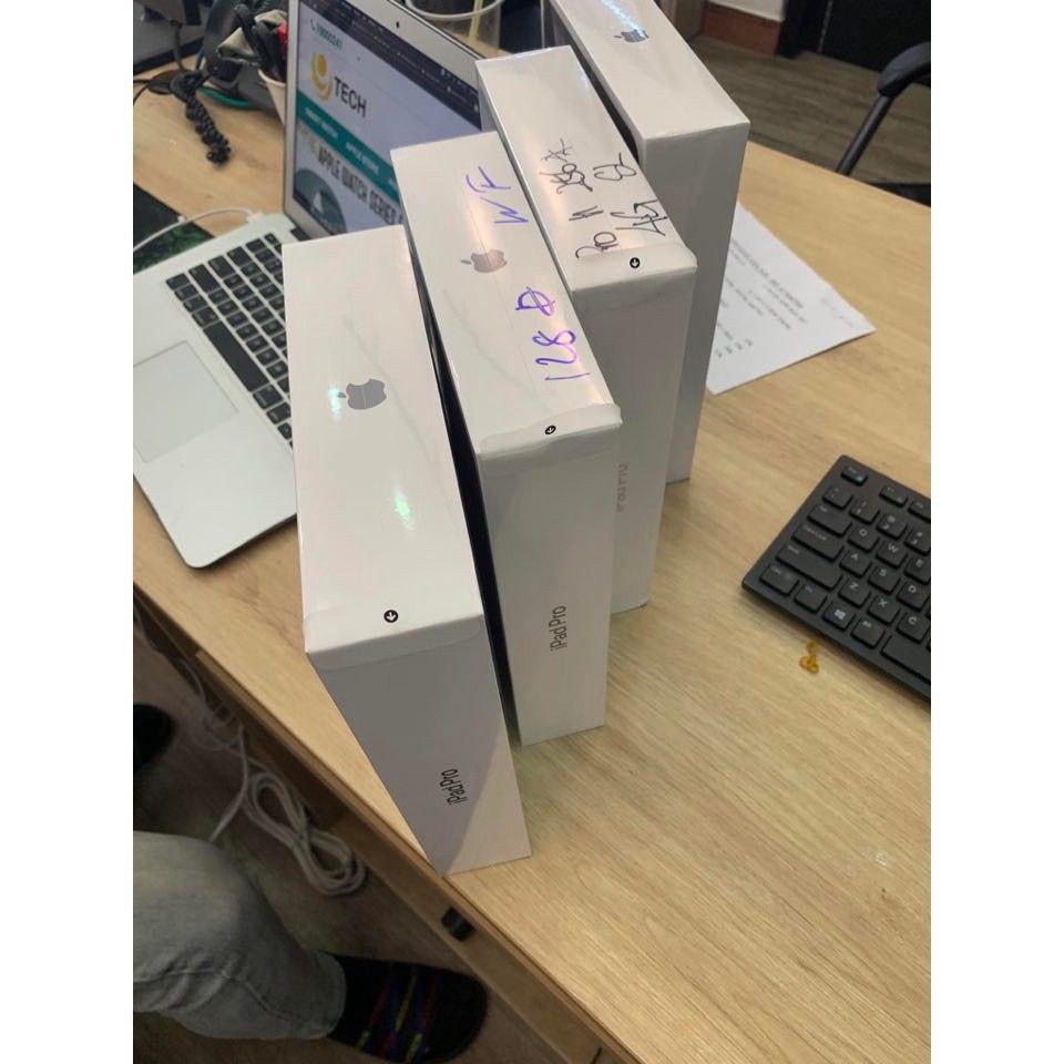 iPad Pro 12.9 inch (2020) 128GB, Wi-Fi Only | BigBuy360 - bigbuy360.vn