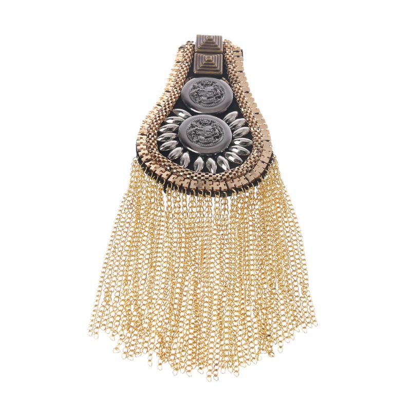 Bảng đeo trang trí vai phối tua rua độc đáo