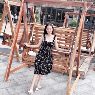 Váy đen có mút ngực
