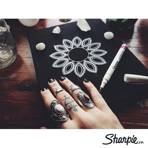 Bút sơn ngòi kim vẽ lên mọi bề mặt Sharpie Oil Based Extra Fine