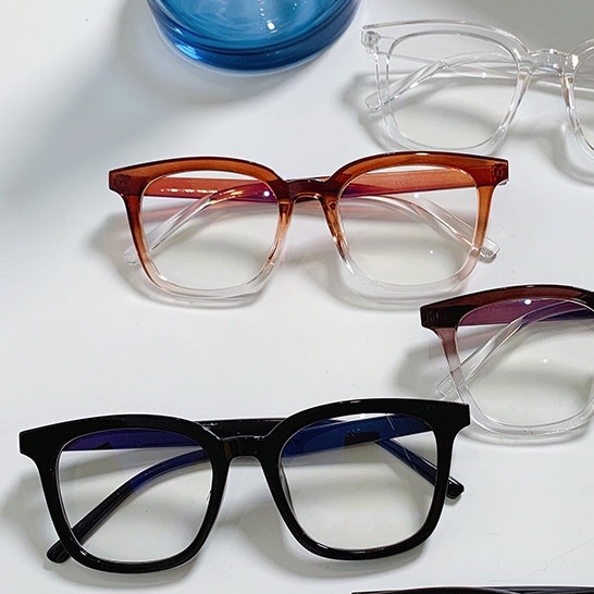 Mắt kính chống bức xạ thiết kế độc đáo cho nam và nữ