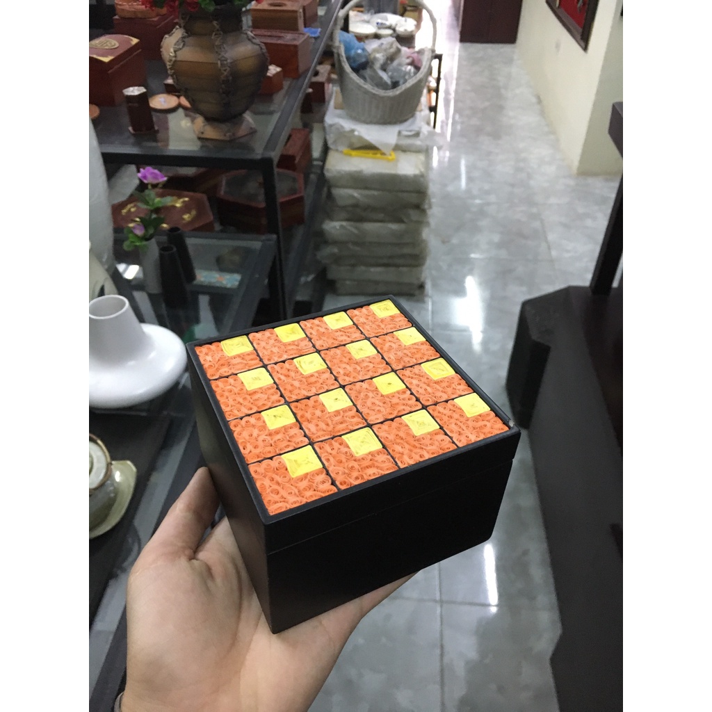 Hộp gỗ sơn mài mặt giấy cuộn thủ công