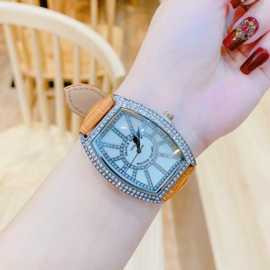 Đồng hồ nữ Franck muller dây da, mặt bầu đính đá, hàng full box, thẻ bảo hành 12 tháng