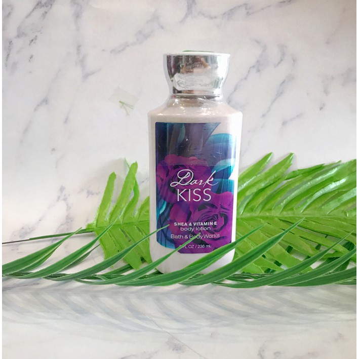 🌺🌺HOT SALE🌺🌺 Lotion Dưỡng Thể Bath & Body Works - Dark Kiss 236ml Từ Mỹ | BigBuy360 - bigbuy360.vn