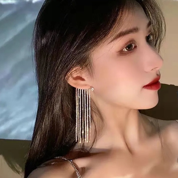 Khuyên Tai Nữ Trang Dáng Dài Tạo Hình Độc Đáo