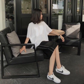 Set chân váy + pull trắng