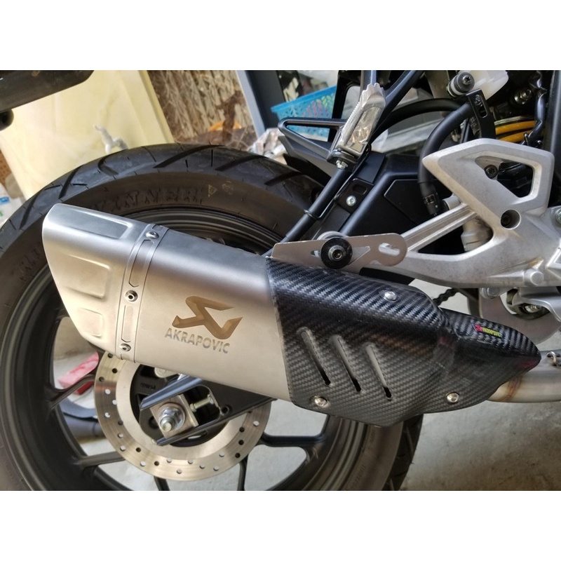 Pô akrapovic r1