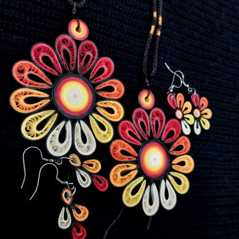 Bộ vòng giấy và khuyên tai giấy quilling nghệ thuật hình bông hoa