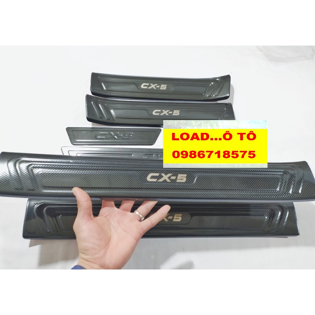 Ốp Bậc Cửa, Nẹp Bước Chân Trong, Ngoài Xe Mazda CX5 2022-2018 Mẫu carbon Cao Cấp