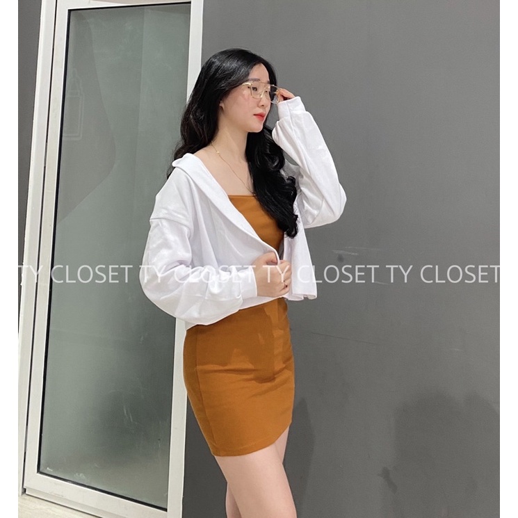 Set đầm nâu hai dây kèm áo khoác nhẹ trắng