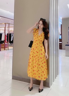 Đầm vàng hoa đỏ xẻ tà (kèm hình thật)