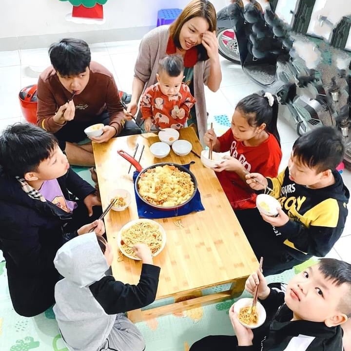 Bàn tre đa năng gấp gọn BAMVINA