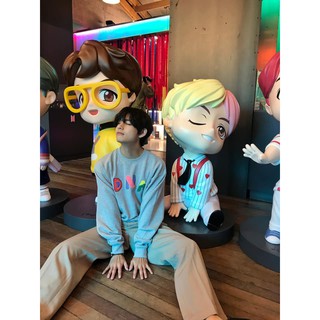 Áo sweater DNA giống BTS V