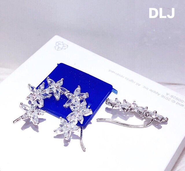 KHUYÊN TAI NỮ BẠC TA - KHUYÊN TAI HOA ÔM VÀNH TAI