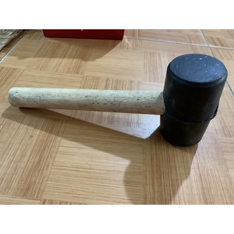 Búa cao su cán gỗ