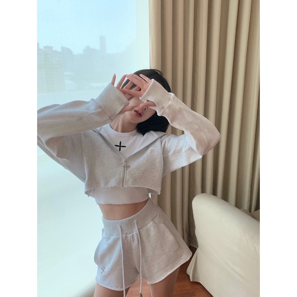 ✨💕Set thể thao 3 món áo croptop áo khoác ngoài và quần short💕