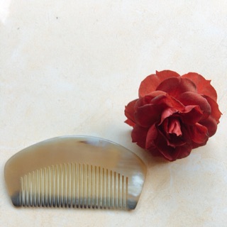 lược sừng trắng kích thước 10,5 x 6 cm