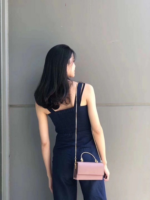 Túi xách CNK vòng kiềng xuất dư