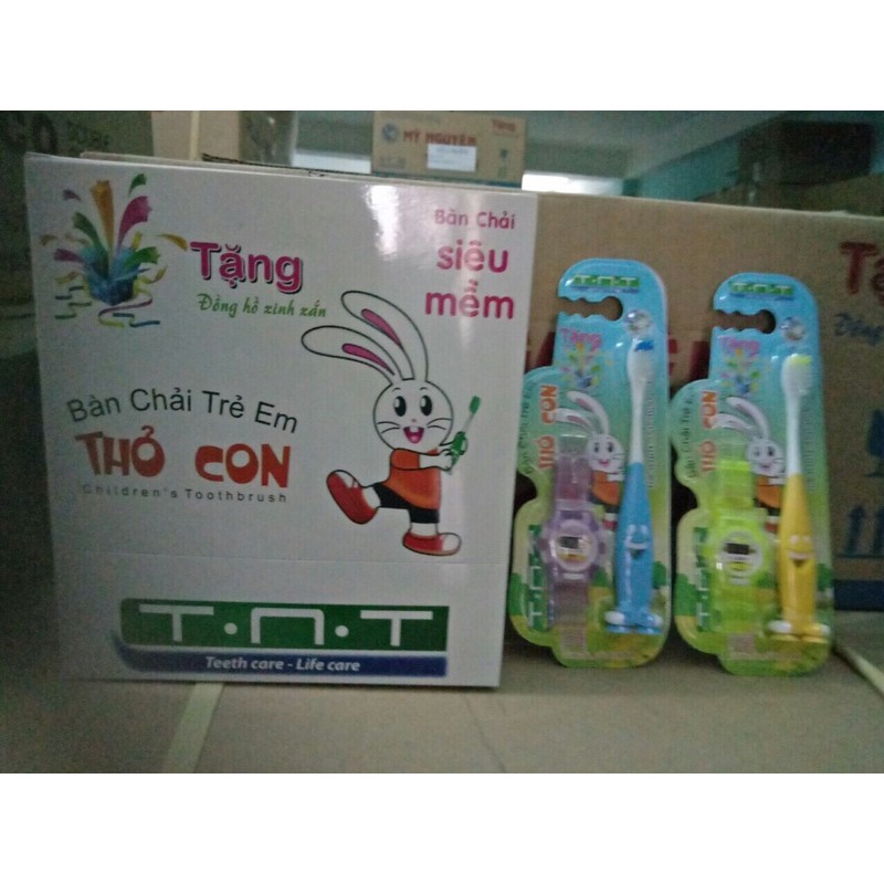 ( Tặng quà) bàn chải đánh răng cho bé