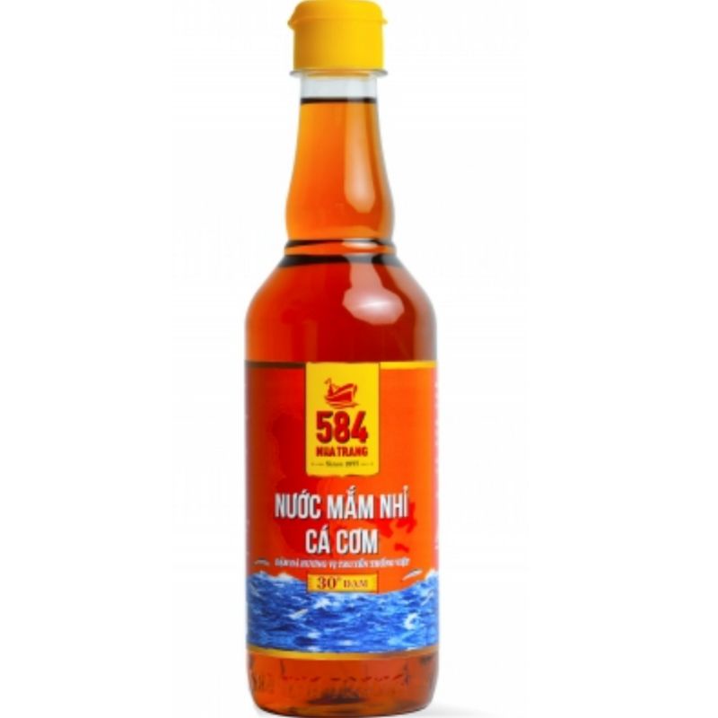 Nước mắm nhĩ cá cơm 584 Nha Trang 30 độ đạm chai 500ml date mới