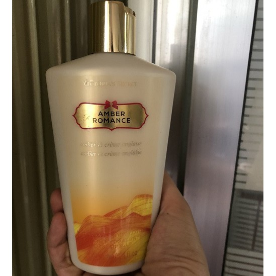 Sữa dưỡng thể Victoria’s Secret Amber Romance 250ml