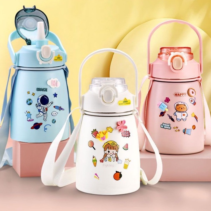 Bình Nước Giữ Nhiệt 850ml Tặng Kèm Sticker Có Ống Hút, Dây Đeo Tiện Lợi