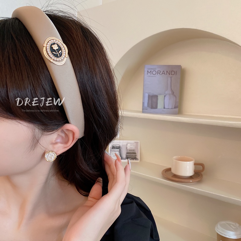 Cài tóc DREJEW bằng vải xốp đính ngọc trai đầu lâu thời trang Pháp cổ điển